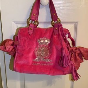 Super cute mini Juicy Couture purse!!💗💗